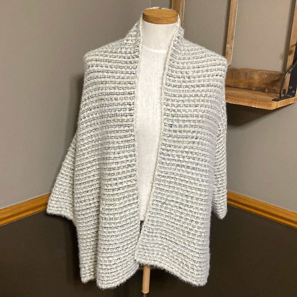 Knox rose cream, black & tan chunky over sized  open front cardigan size XS